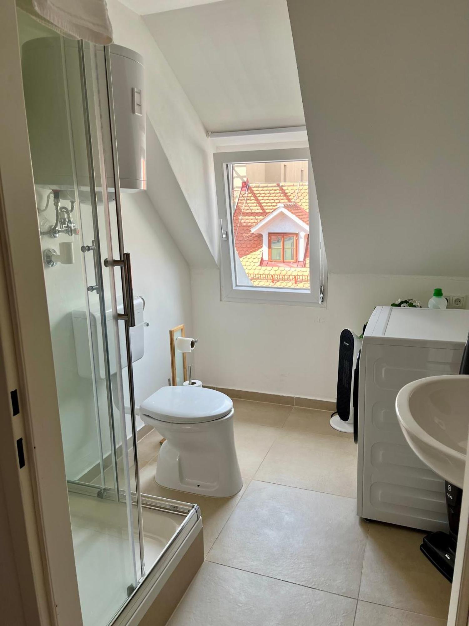 Flores City Center Studio - Easy Self-Check-In Graz Esterno foto